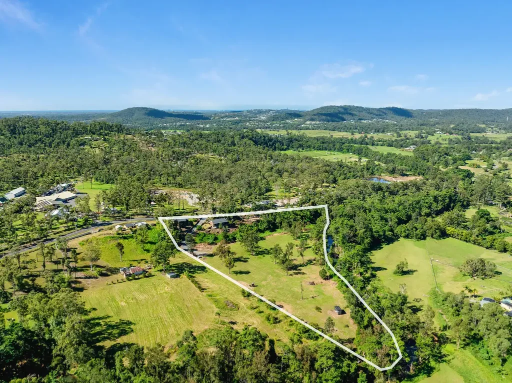 Upper Coomera 10Kwarto THREE SEPARATE DWELLINGS – PERFECT FOR EXTENDED FAMILIES, DUAL LIVING OR EXTRA INCOME!