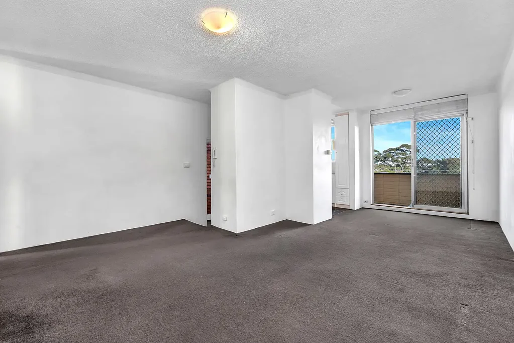 Spacious With Open District Outlook