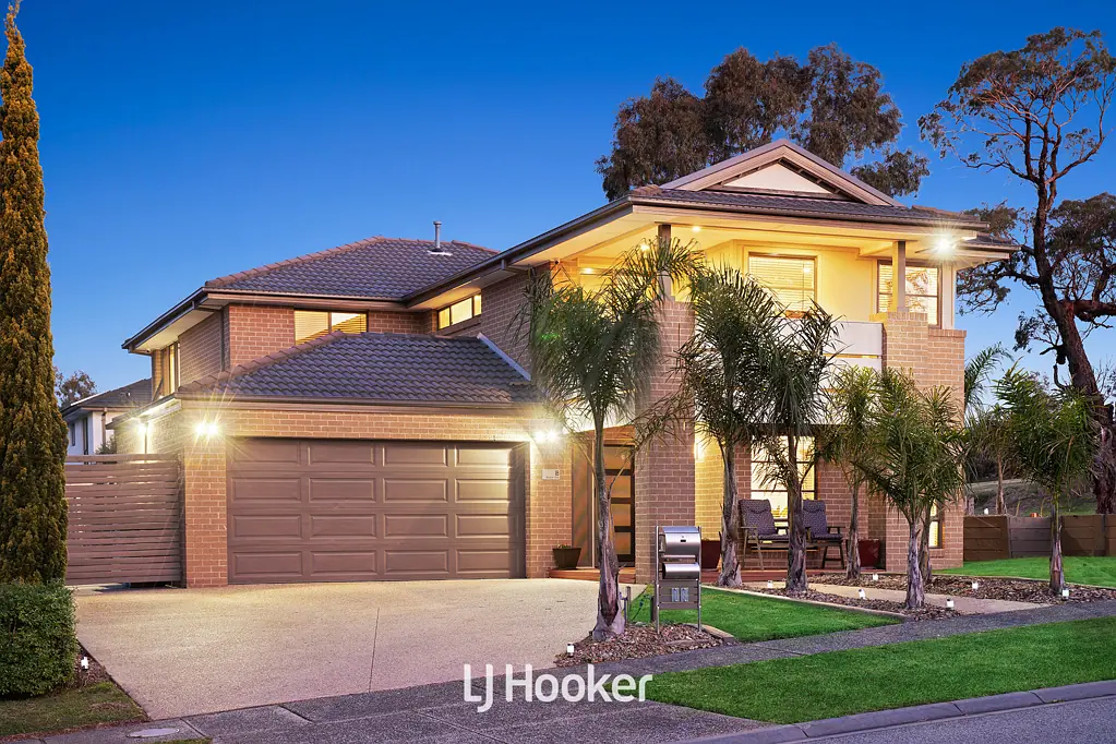 18 McGarvie Drive, Cranbourne North, VIC 3977