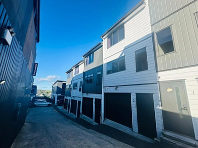 Central Auckland Living, In Zone for Mt Roskill Grammar