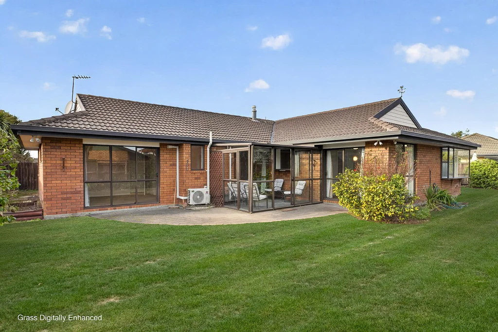 Parklands 3chambre Spacious Family Home with a Chance to Add Value!