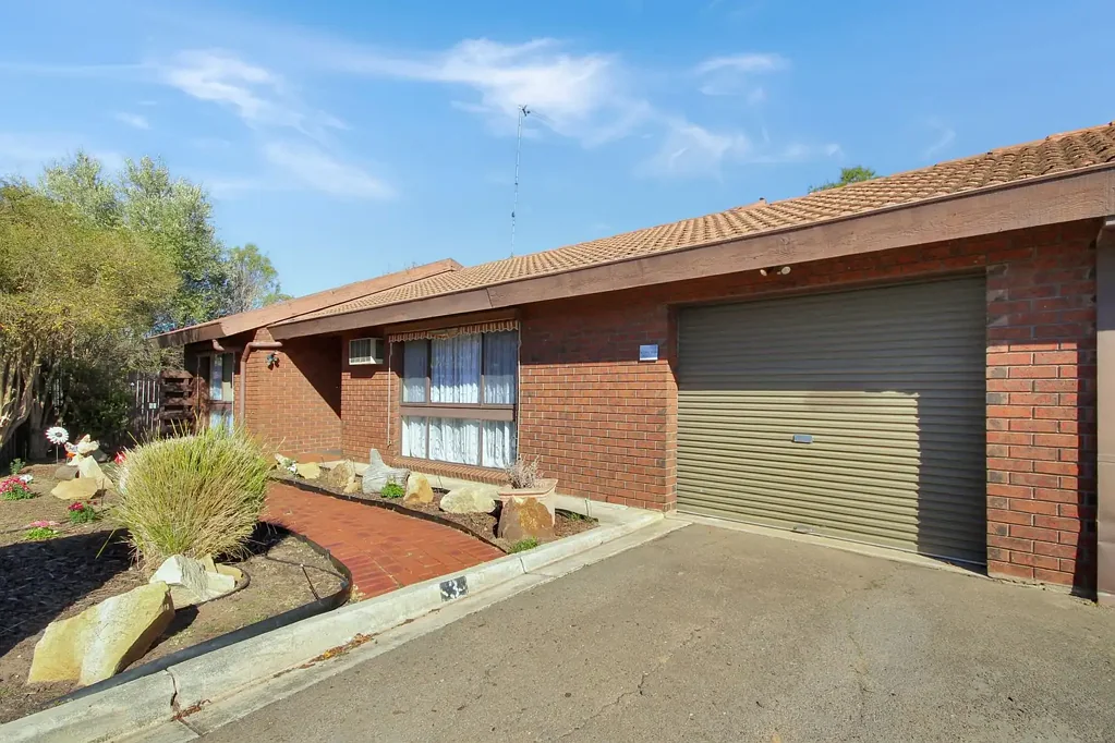 Horsham 2 Bedroom Central Unit!