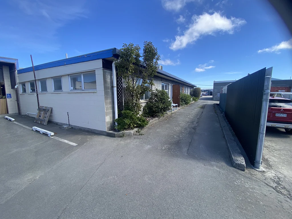 Waltham Industrial Office & Showroom