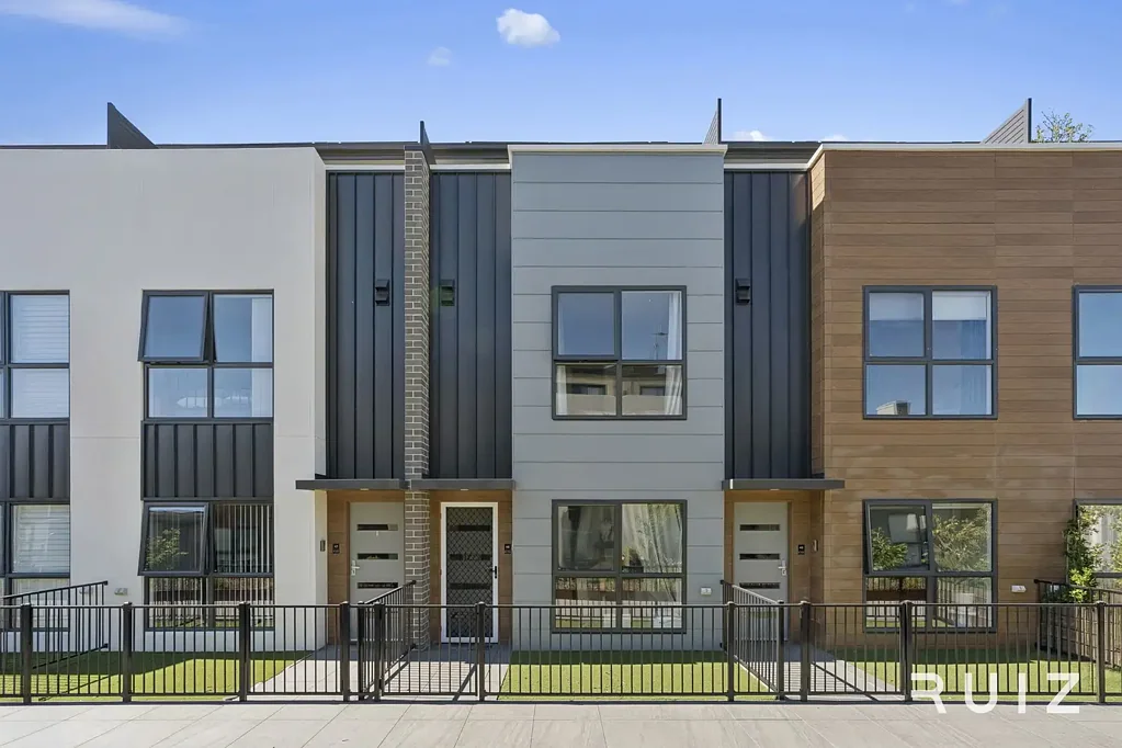 Bruce 3ห้องนอน Three Master Suites, Four Levels of Modern Living and an Unbeatable Bruce Lifestyle