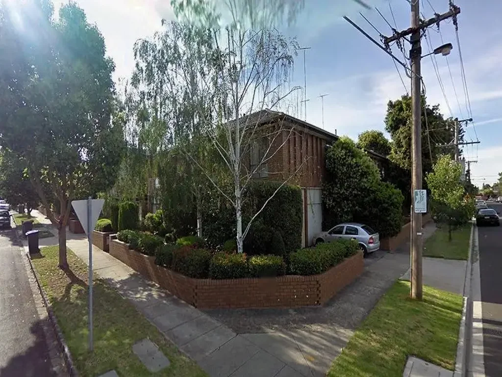Size really does matter - ENTRY VIA KHARTOUM ST