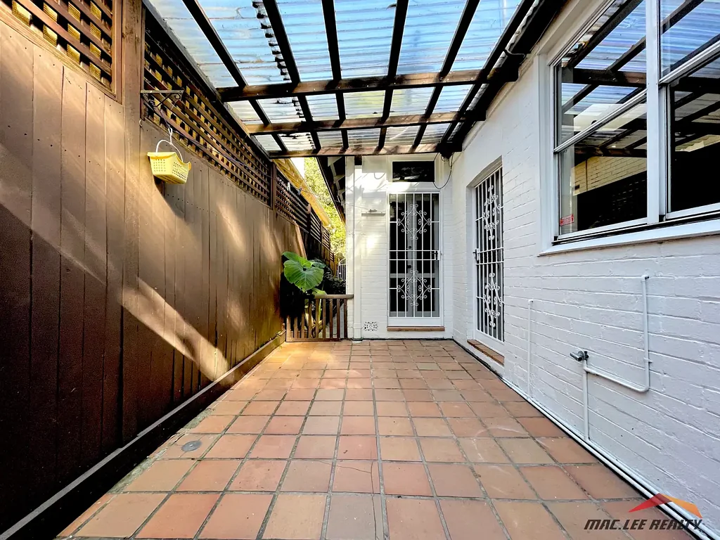 Charming Semi-Detached Home in Prime Location