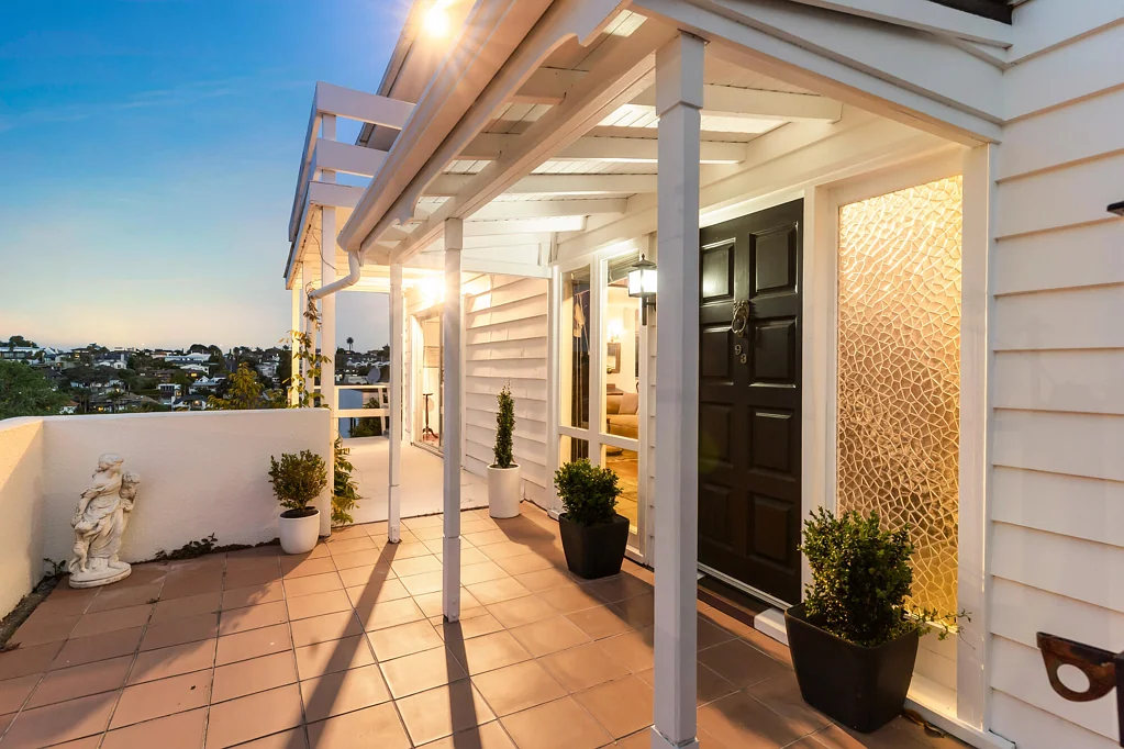 Remuera 4房  SEA AND VALLEY VIEWS - TOP LOCATION