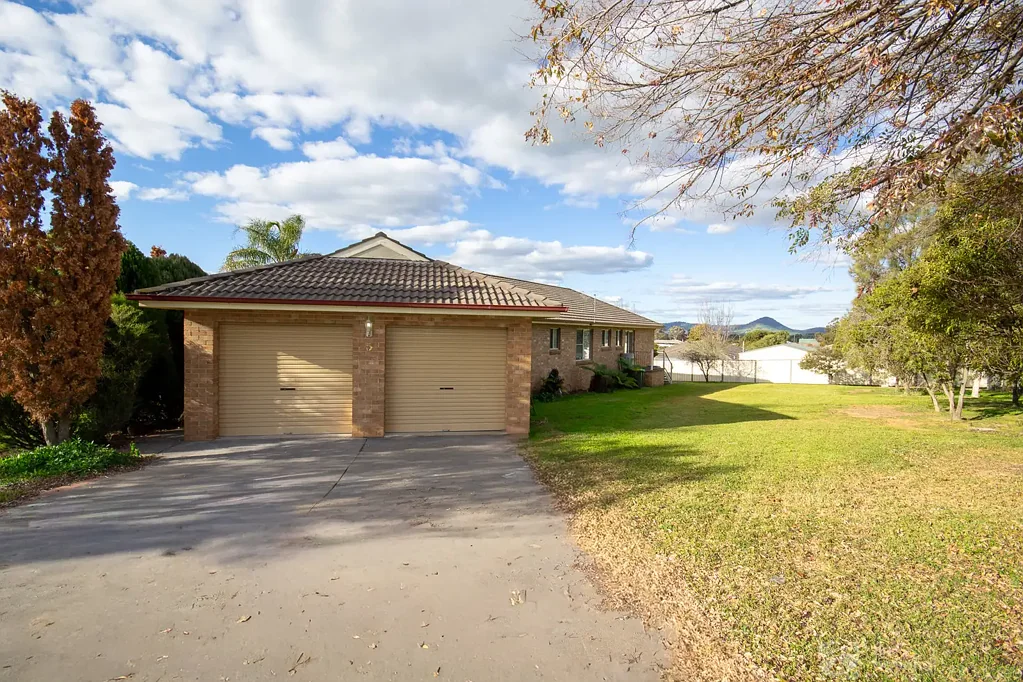 Beautifully Renovated Family Home with Pool & Panoramic Views