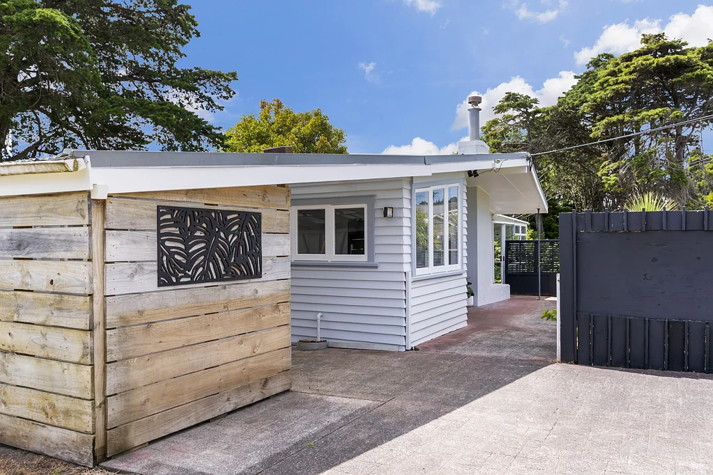15 Bethells Road, Waitakere, Waitakere City, Auckland