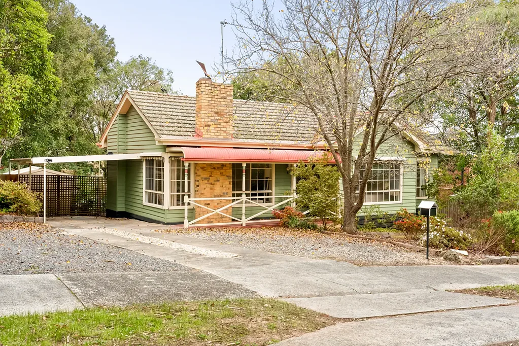 Ferntree Gully 5房  Auction Unless Sold Prior