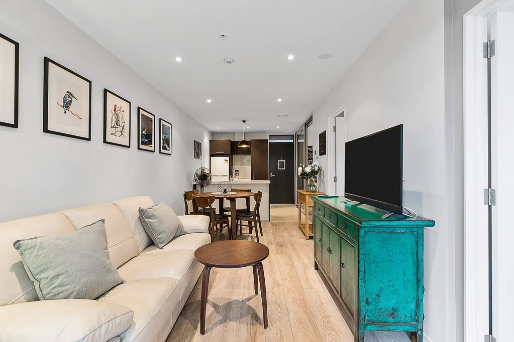 Lovely 2 Bedroom  + 2 bath Apartment in City