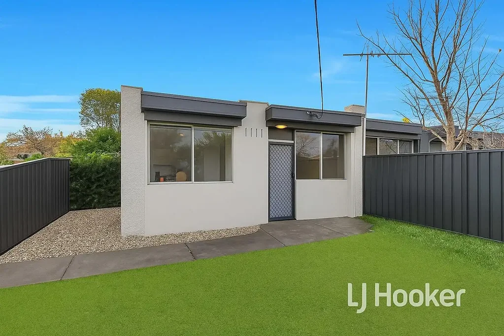 Glenroy 2 Bedroom Low-Maintenance Living in the Heart of Glenroy

1/30 Wheatsheaf Road, Glenroy