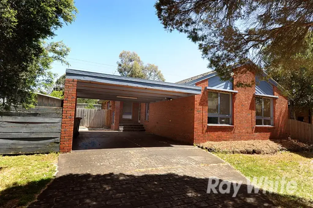 A 4 bedroom, 2 bathroom home close to Rowville Lakes shops