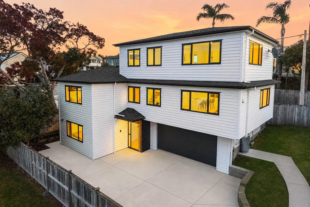 Northcote 5chambre Modern Family Living with Sea Views & Convenience