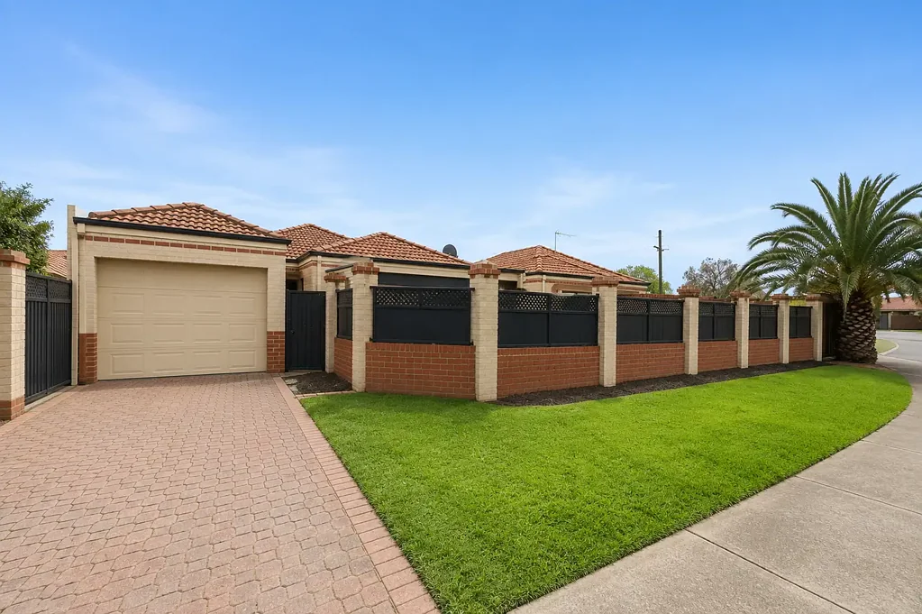 Spearwood 3房  Private Street Frontage, Stylish Living & Exceptional Convenience
