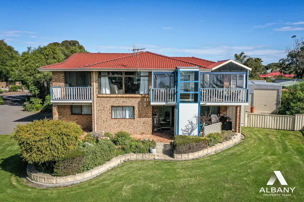 Little Grove 4 Slaapkamer ABSOLUTE WATER FRONT PROPERTY