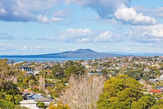 12 Barker Rise, Northcross, North Shore City