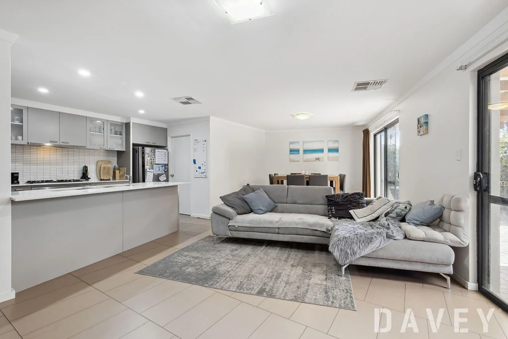 Scarborough 3कमरा PRIME SOUTH SCARBOROUGH LOCATION!!!