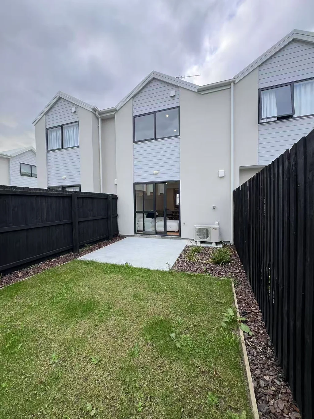 Nearly Brand New Townhouse, 2 Bedrooms, 1 Living Room, 1.5 Bathrooms, 1 Parking Space for Rent