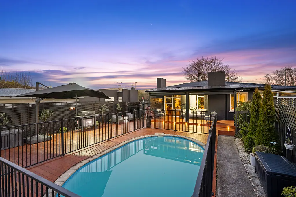 Burleigh 3 Bedroom Live or development opportunity.