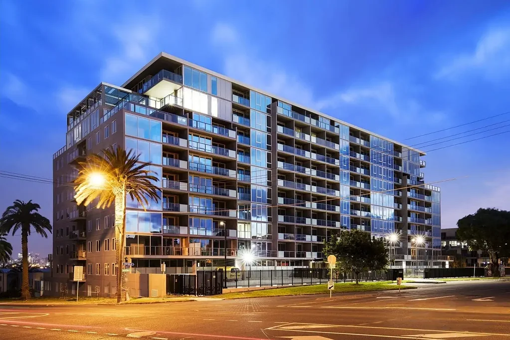 Stylish 1-Bedroom Apartment with Riverside Views