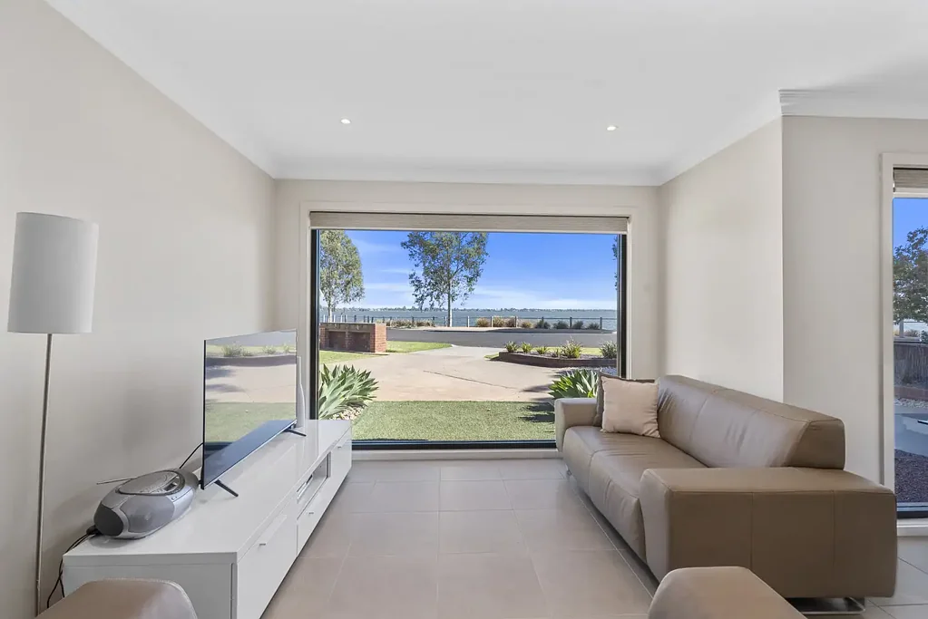 Yarrawonga 3Kwarto Timeless Lakeside Living – Fully Furnished, Beautifully Appointed, Perfectly Positioned