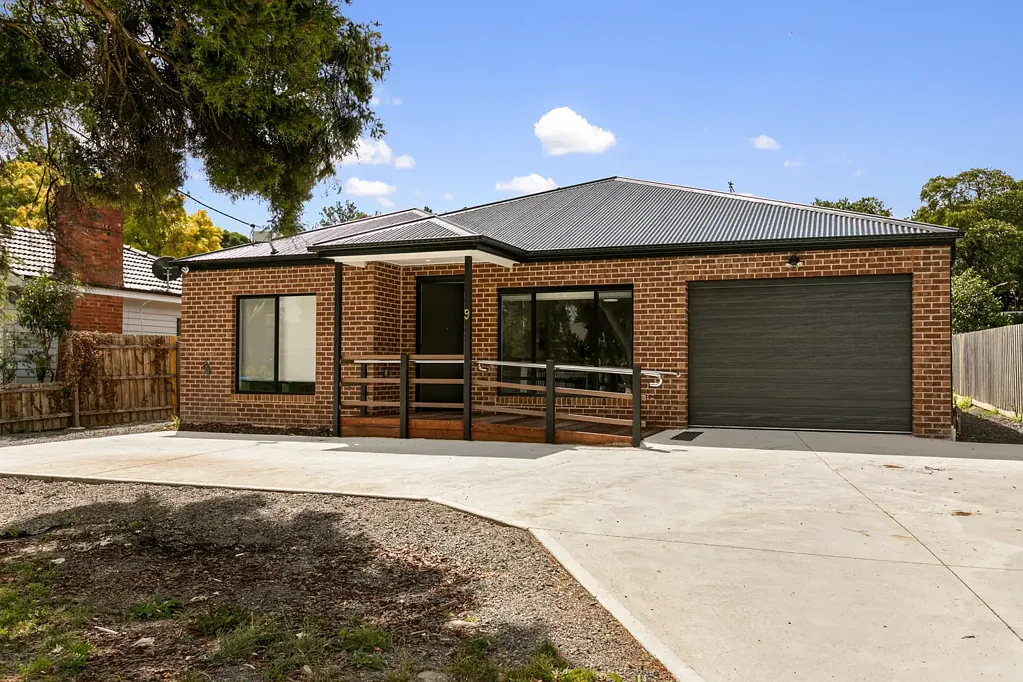 Brand new rooming house, modern & all bills included!