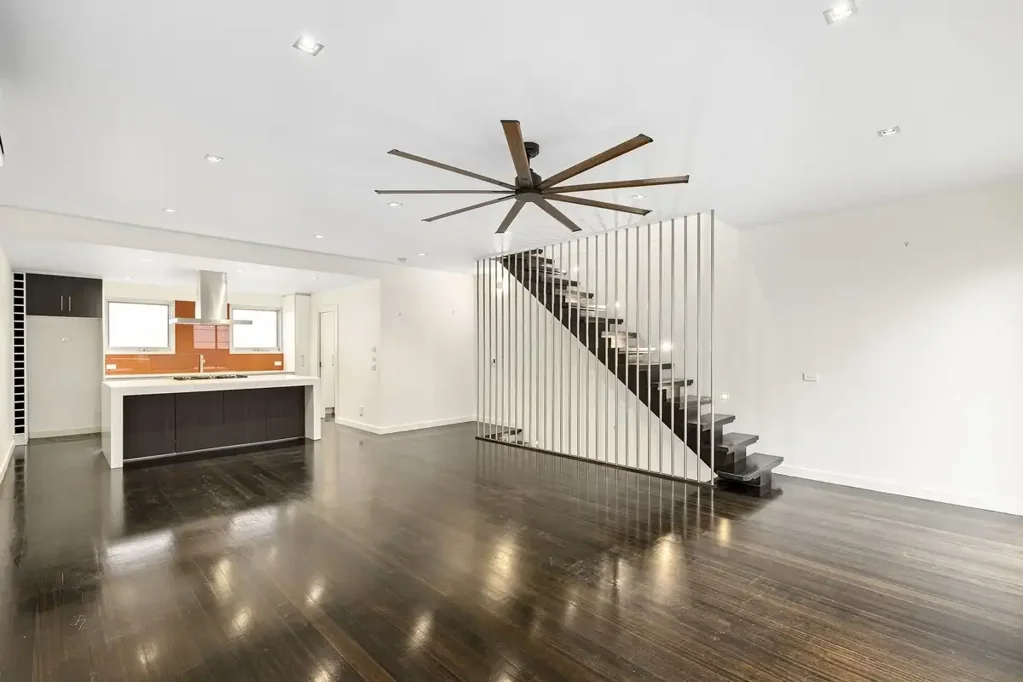 FABULOUS MODERN HOME WITH PANORAMIC VIEWS!!