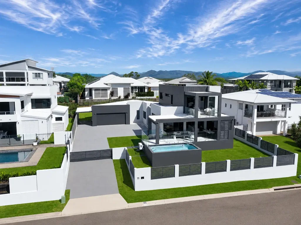 Bushland Beach 4ห้องนอน A Grand Coastal Sanctuary Crafted for Luxury Family Living and Entertaining