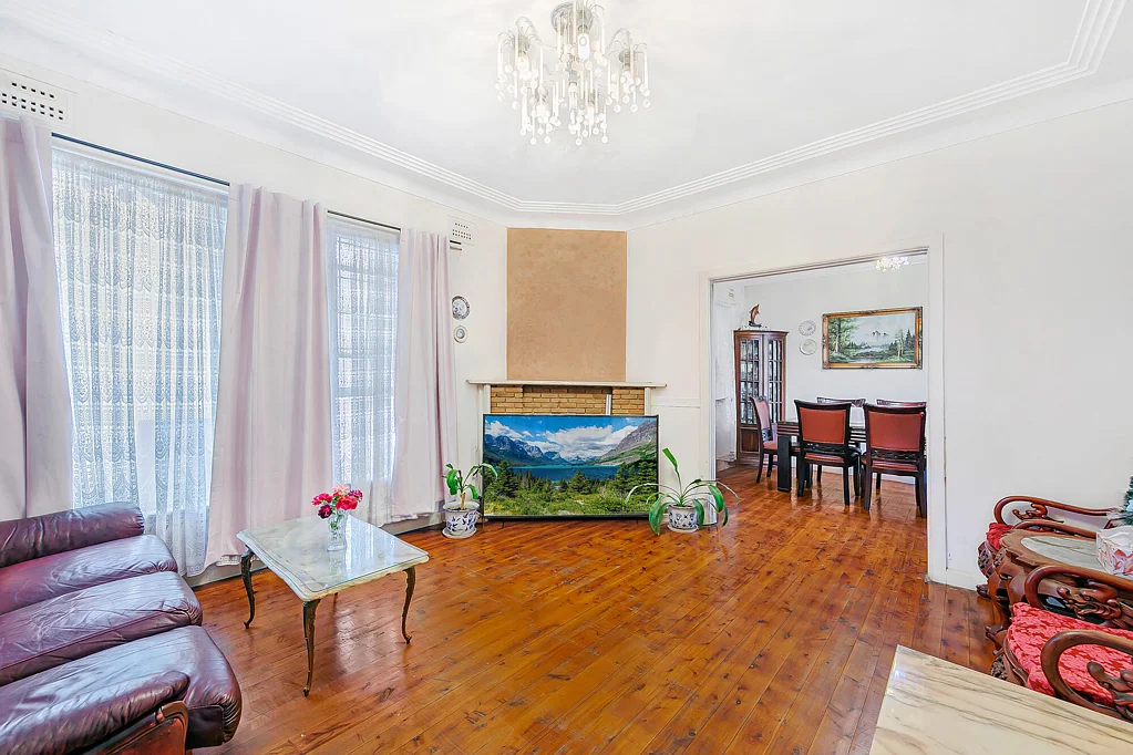 Mays Hill 3Moenga Prime Investment Holding with Future Development Upside