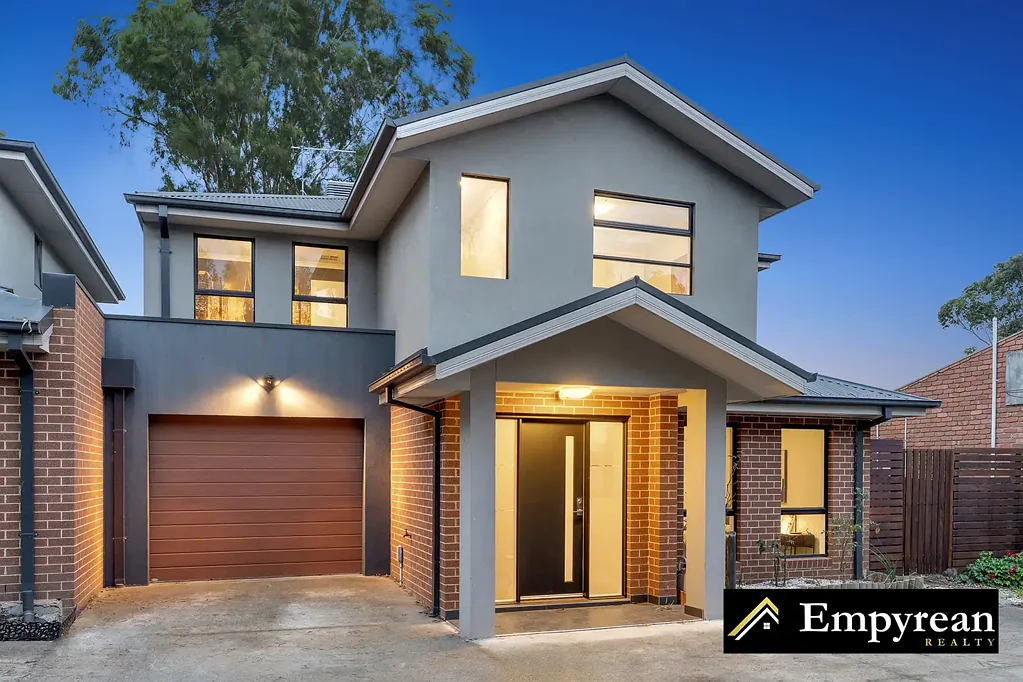 Sunbury 4 Bedroom Stylish 4-Bedroom Townhome - Prime Sunbury Location!