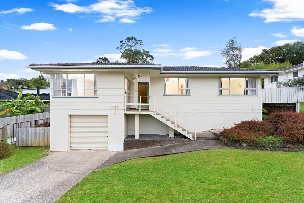 Sunnynook 3 Bedroom Renovate, Remove, Rebuild!!