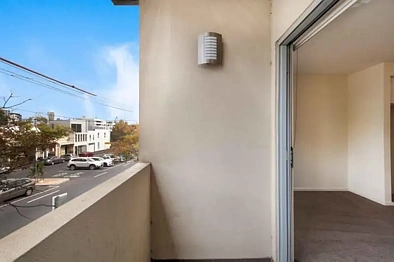 Address Withheld, West Melbourne, VIC 3003, 2 Bedrooms, 1 Bathrooms, Apartment