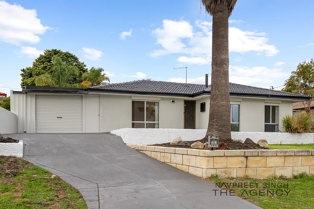 Parmelia 4chambre Elevated Family Living with Pool on a Huge 711sqm Block