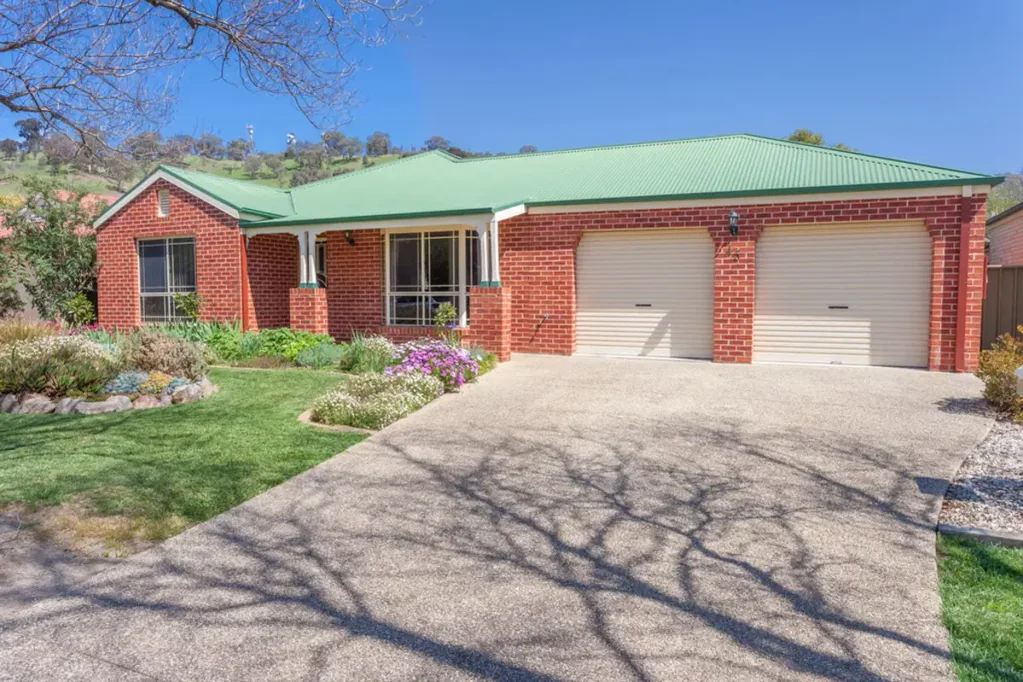 Fully Furnished Home! 6 Month Lease
