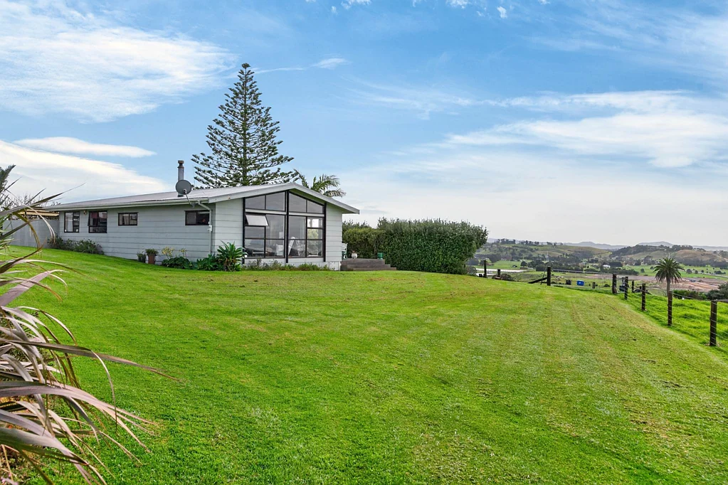 Ruakaka 5غرفة نوم Unrivalled Coastal Views, Endless Potential