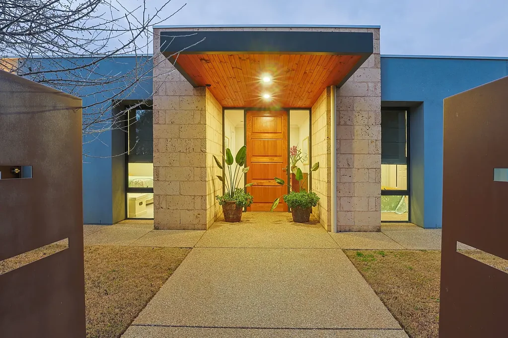 Gol Gol 4ਬੈੱਡਰੂਮ Elegant, high-end living on 2081m² in premier location.