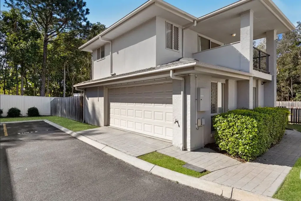 FREESTANDING TOWN HOME IN MANSFIELD SCHOOL CATCHMENTS FOR RENT