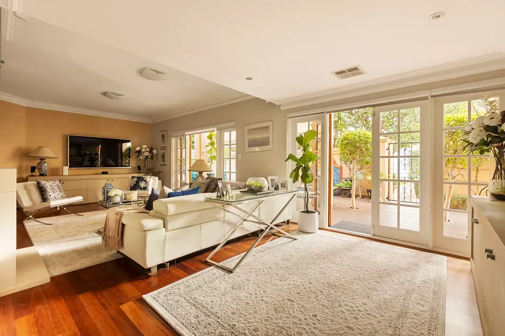 Claremont 3房  Boutique Luxury Living - House-Like Proportions, Unrivalled Location
