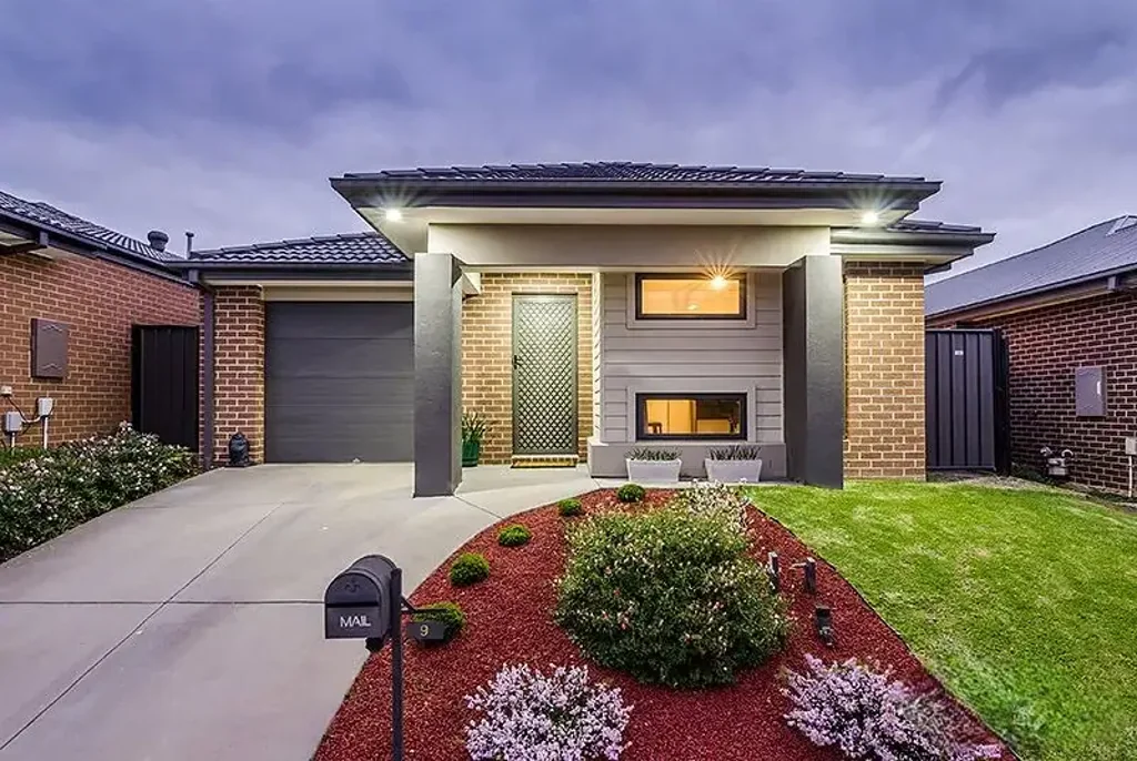 Modern 3-Bedroom Home Close to Schools and Amenities!!