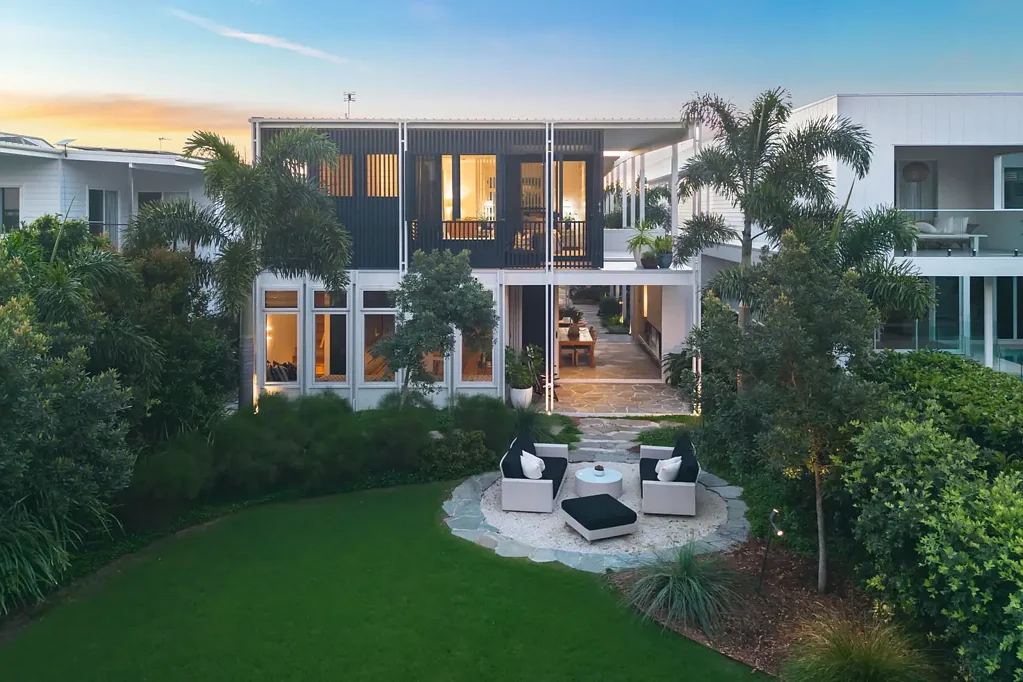 Casuarina 4 Bedroom CASUARINA BEACHFRONT ENTERTAINER