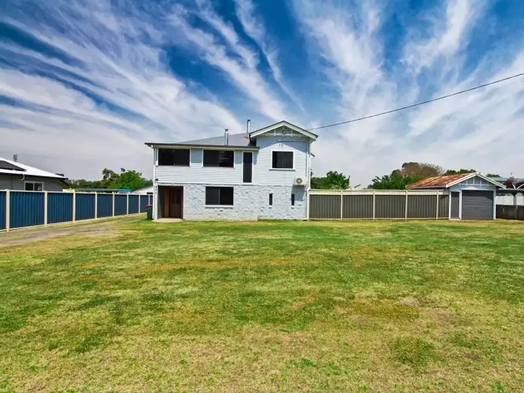 Kingaroy 5房  2380m2 near CBD, pool & BIG house