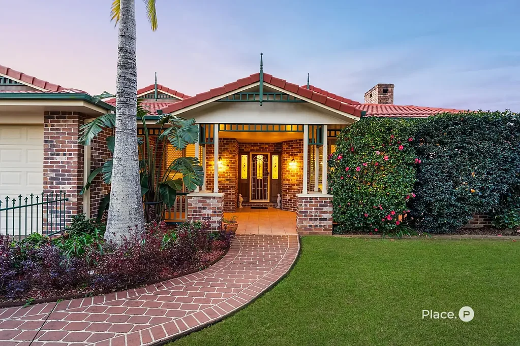 Sunnybank Hills 5 Bedroom Luxurious and Versatile Living on a Prestigious, Sought-After Street within Prized School Catchment