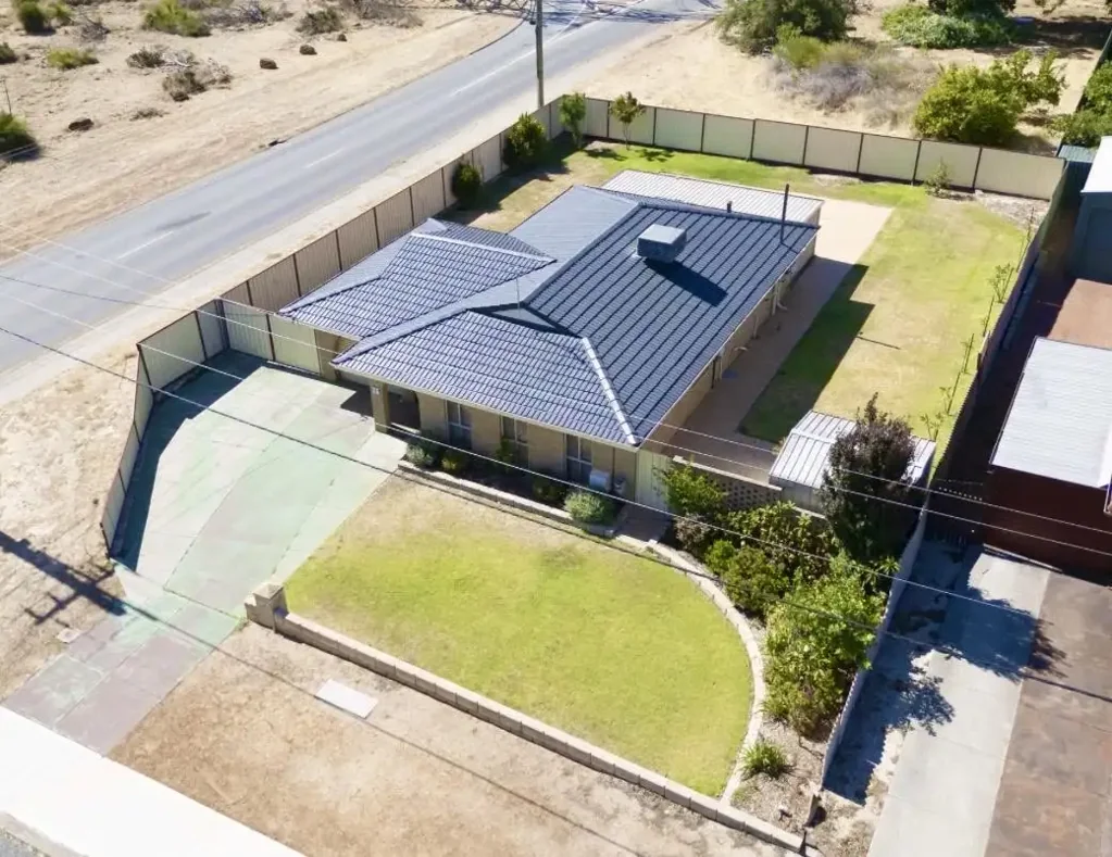 Forrestfield 3房  Move-In Ready Family Home on a Generous 735sqm Corner Block 1 Aralia Way, Forrestfield WA 6058 3 Bedrooms | 1 Bathroom | 3 Car | 735sqm Corner Block