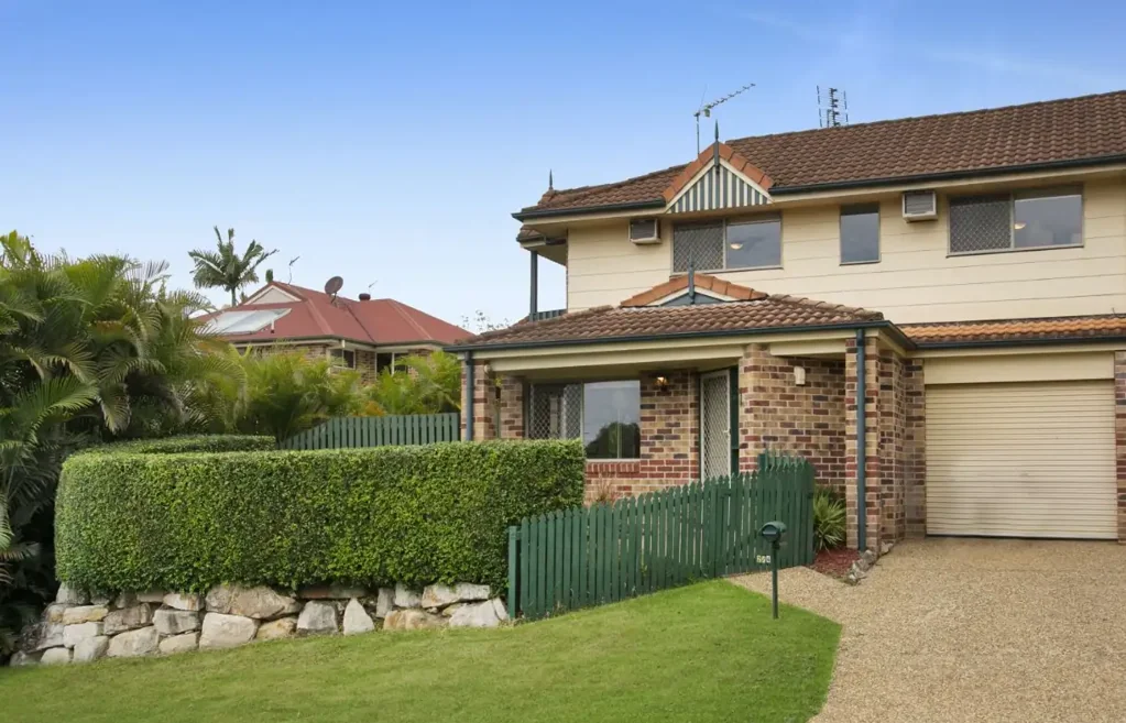 Two-Level Duplex in the Heart of Mudgeeraba