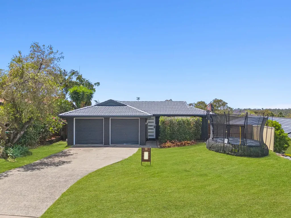 Oxenford 4房  Elevated Gold Coast Lifestyle with Skyline Views and Sea Breezes