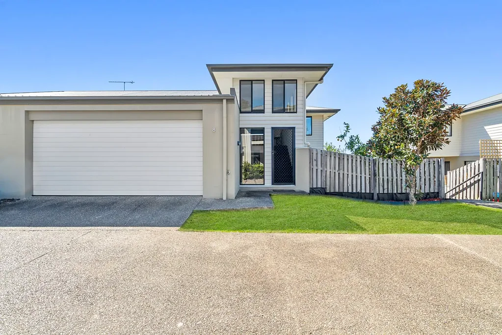Mudgeeraba 3ห้องนอน Charming 3-Bedroom Townhouse in Mudgeeraba Perfect for Families and Investors Alike!