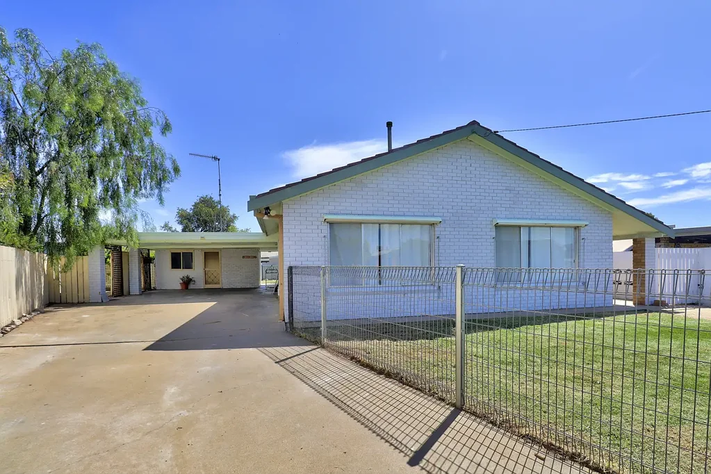 Deniliquin 4ห้องนอน Solid Renovated Home
