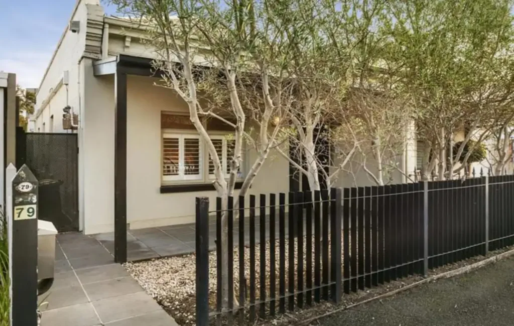 In the sought-after Royal Botanic Gardens precinct