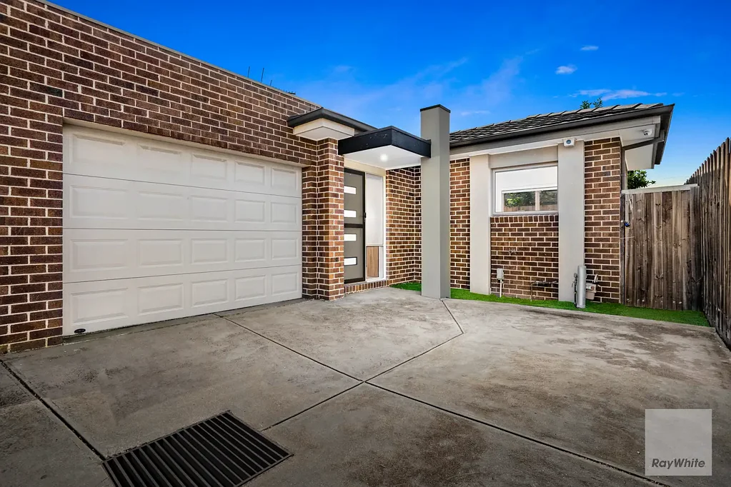 Neat Unit In Highly Desirable Location!
